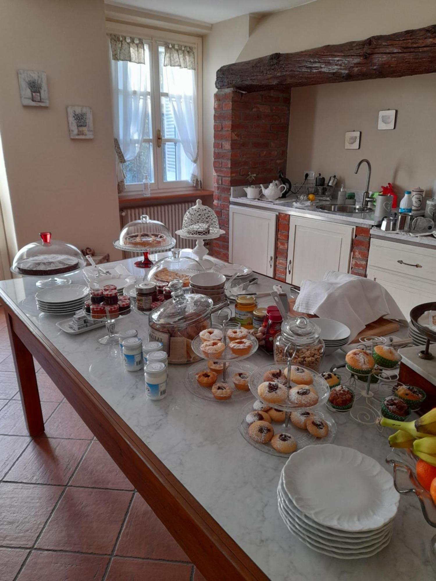 Tenuta Degli Angeli Rossi Άστι Δωμάτιο φωτογραφία